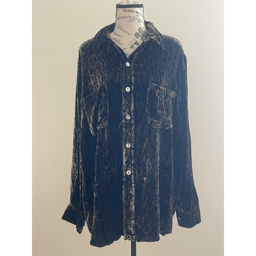 Chico's Design Silk Blend Velvet Leopard Print Button Down Shirt Olive Size 2